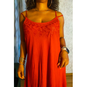 Kjole med dobbelt stropper