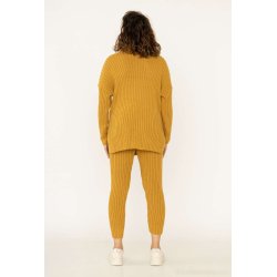 To-delt st med hjhalset sweater og bukser