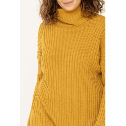 To-delt st med hjhalset sweater og bukser