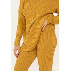 To-delt st med hjhalset sweater og bukser