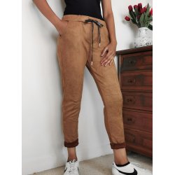 Bukser i "ferskenskind" med for lommer