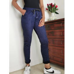 Bukser i "ferskenskind" med for lommer