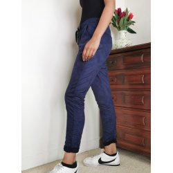 Bukser i "ferskenskind" med for lommer