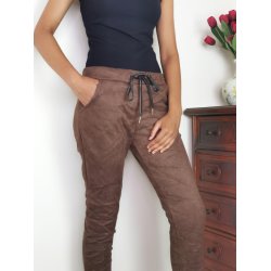 Bukser i "ferskenskind" med for lommer