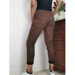 Bukser i "ferskenskind" med for lommer