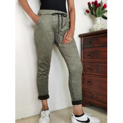 Bukser i "ferskenskind" med for lommer