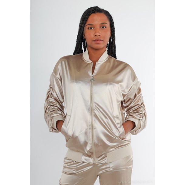 Jakke i guld og med masser af strk