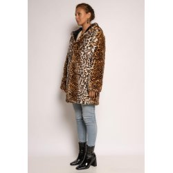 Frakke i leopard pels med htte